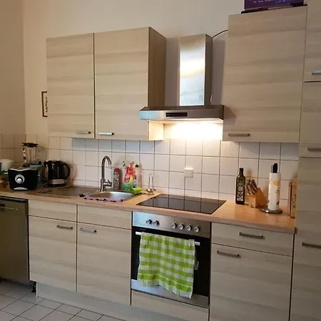 Schone Altbauwohnung, Nahe Hassel Gesucht / Balkon, Ebk, Keller, Aufzug *